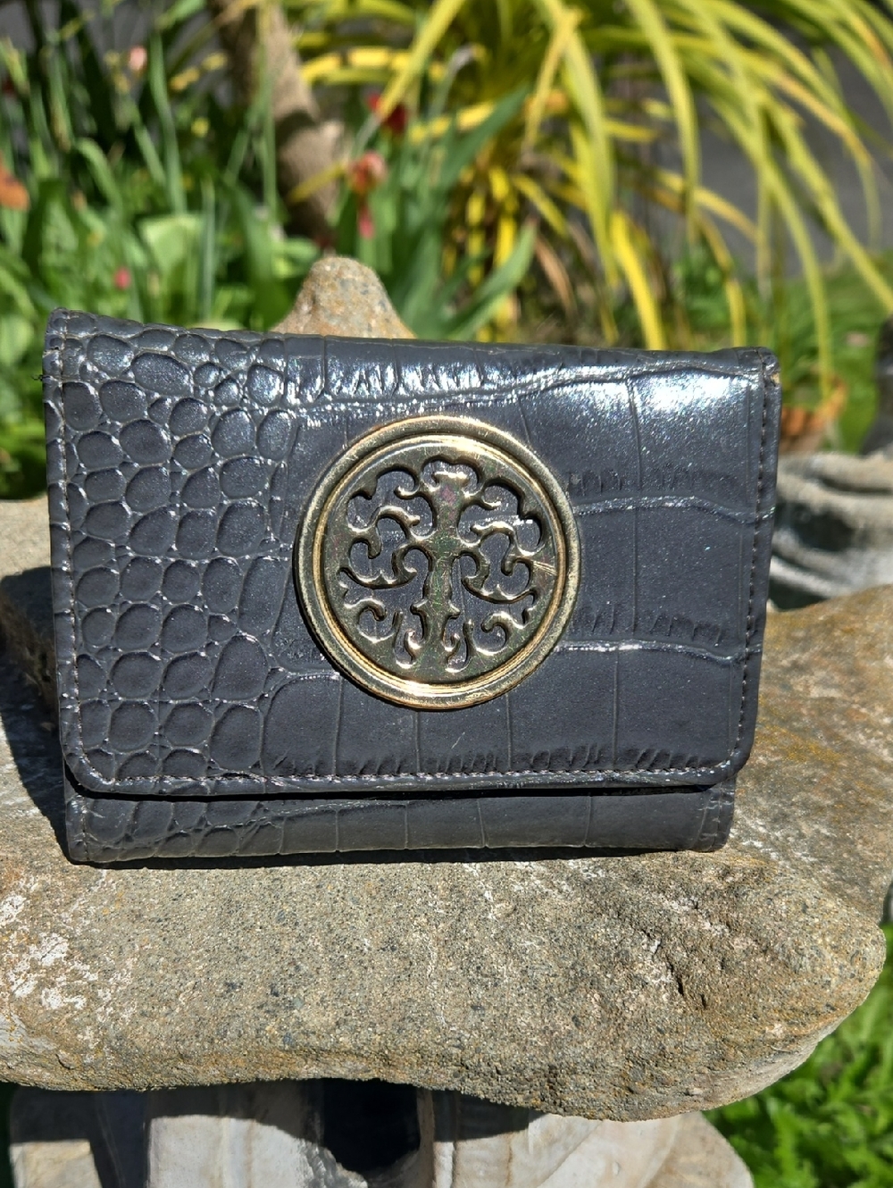 ✨ Rebecca & Rifka Grey Croc Medallion Trifold Wallet ✨ (BIN 005)